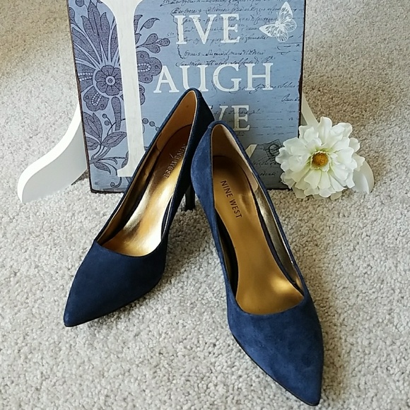 nine west navy suede pumps